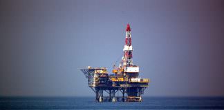 Életveszélyes magasságban az olajár