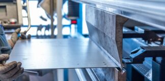 Szenved tovább az európai feldolgozóipar