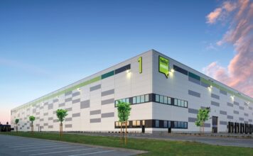 Nemzetközi befektető vásárolta meg a HelloParks fóti logisztikai csarnokát